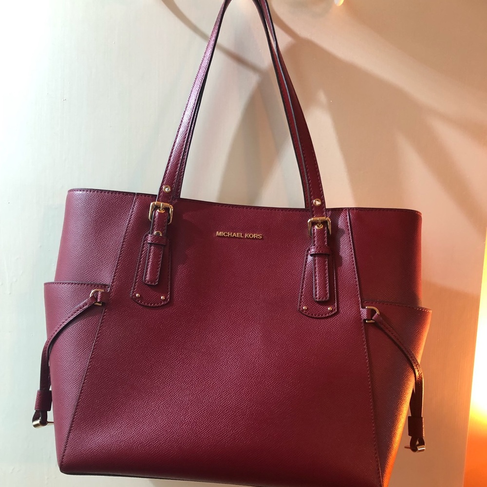 Micheal Kor Red Purse Like New
